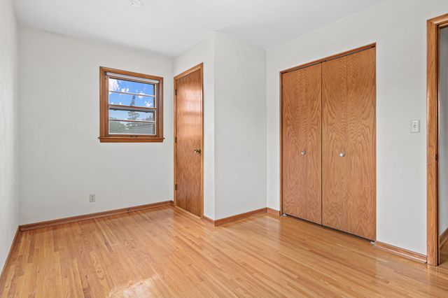 1367 Price Avenue E, Maplewood, MN 55109