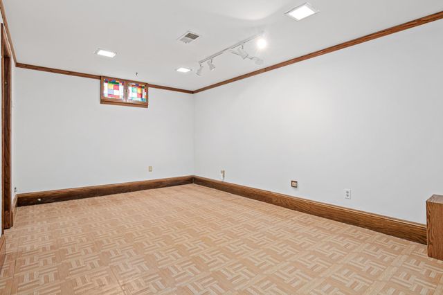 1367 Price Avenue E, Maplewood, MN 55109