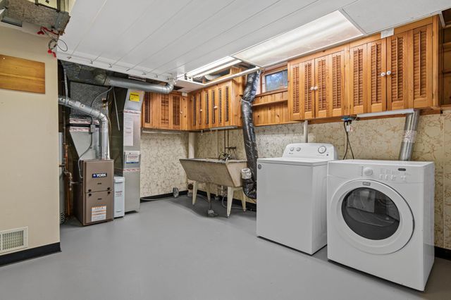 1367 Price Avenue E, Maplewood, MN 55109