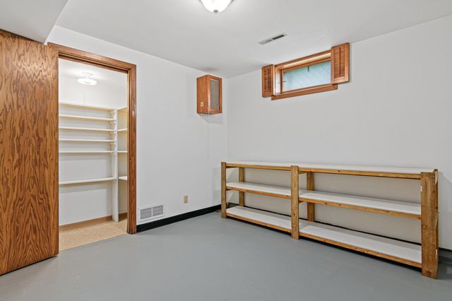 1367 Price Avenue E, Maplewood, MN 55109