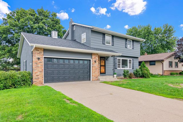 1367 Price Avenue E, Maplewood, MN 55109