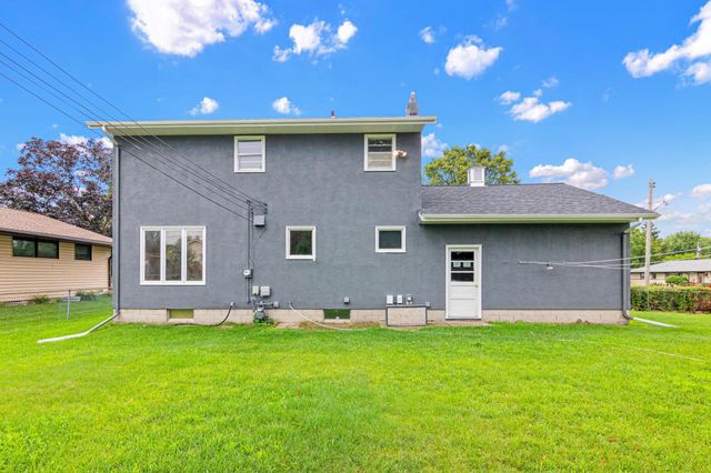 1367 Price Avenue E, Maplewood, MN 55109