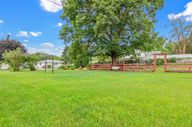 1367 Price Avenue E, Maplewood, MN 55109