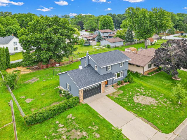 1367 Price Avenue E, Maplewood, MN 55109