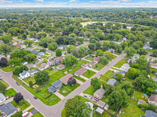 1367 Price Avenue E, Maplewood, MN 55109