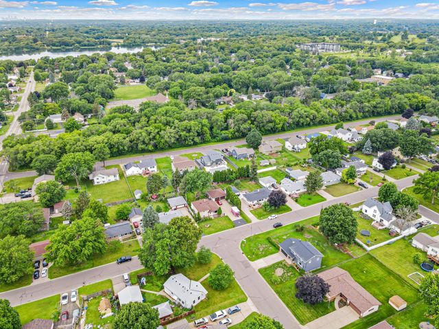 1367 Price Avenue E, Maplewood, MN 55109
