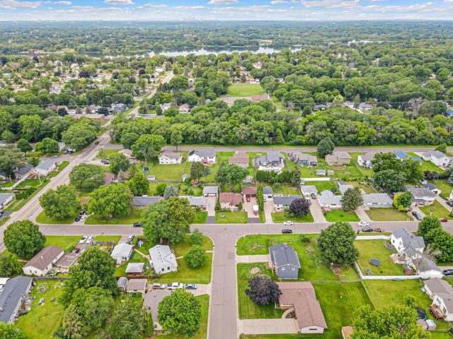 1367 Price Avenue E, Maplewood, MN 55109