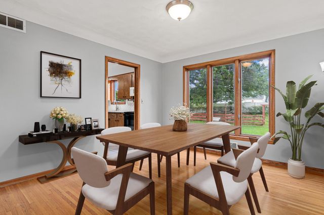 1367 Price Avenue E, Maplewood, MN 55109