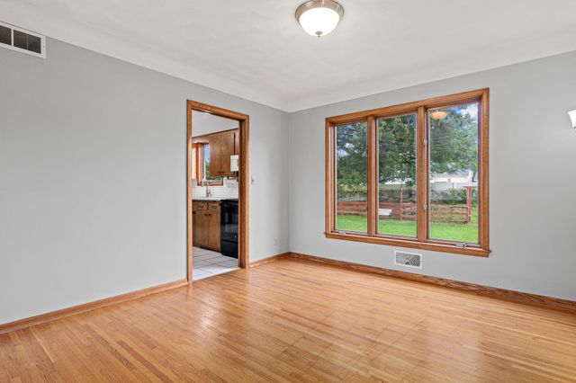 1367 Price Avenue E, Maplewood, MN 55109