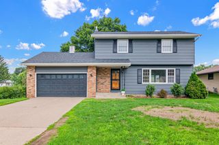 1367 Price Avenue E, Maplewood, MN 55109