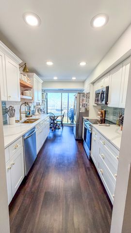 250 W Parliament Place 301, Mount Prospect, IL 60056