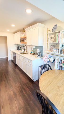 250 W Parliament Place 301, Mount Prospect, IL 60056