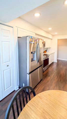 250 W Parliament Place 301, Mount Prospect, IL 60056