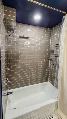 250 W Parliament Place 301, Mount Prospect, IL 60056