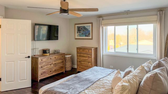 250 W Parliament Place 301, Mount Prospect, IL 60056