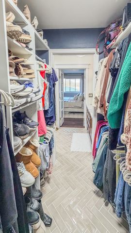 250 W Parliament Place 301, Mount Prospect, IL 60056