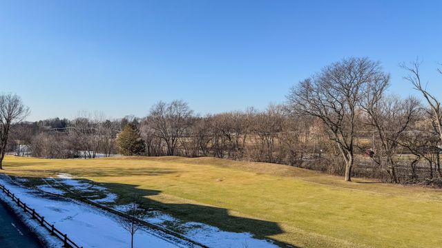 250 W Parliament Place 301, Mount Prospect, IL 60056