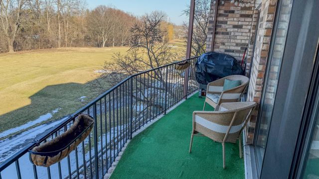 250 W Parliament Place 301, Mount Prospect, IL 60056