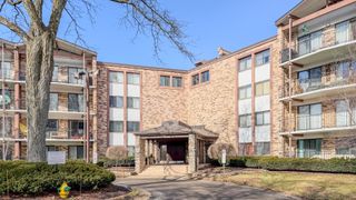 250 W Parliament Place 301, Mount Prospect, IL 60056