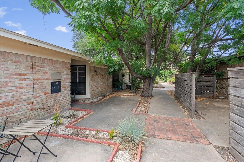 3426 Willowrun DR B, Austin, TX 78704