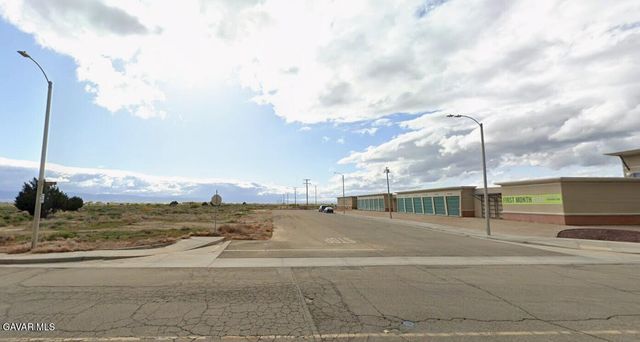 2701 W Avenue H-8, Lancaster, CA 93536