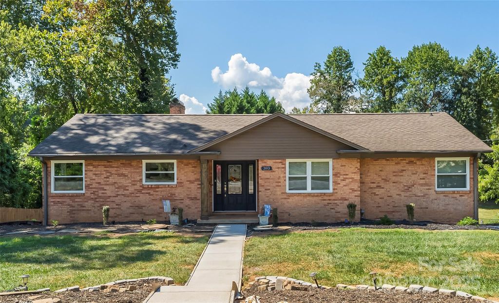 393 10th Street Drive NW, Hickory, NC 28601