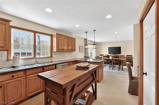 5503 Pheasants Walk Drive, North Olmsted, OH 44070