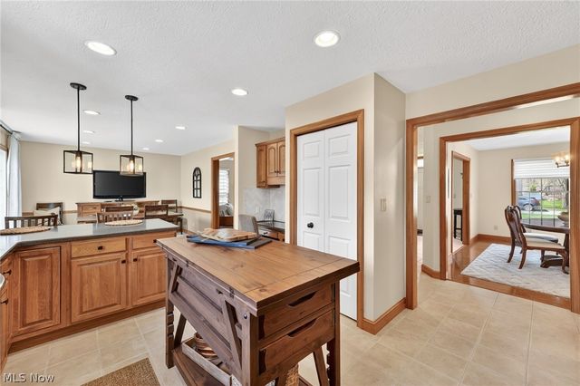 5503 Pheasants Walk Drive, North Olmsted, OH 44070