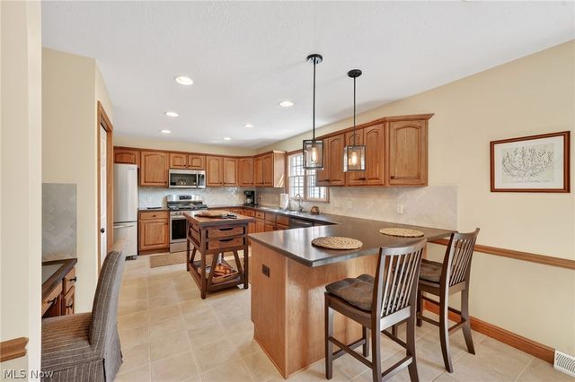 5503 Pheasants Walk Drive, North Olmsted, OH 44070