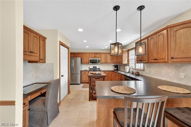 5503 Pheasants Walk Drive, North Olmsted, OH 44070