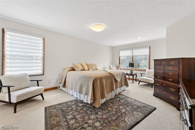 5503 Pheasants Walk Drive, North Olmsted, OH 44070