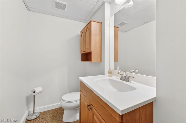 5503 Pheasants Walk Drive, North Olmsted, OH 44070