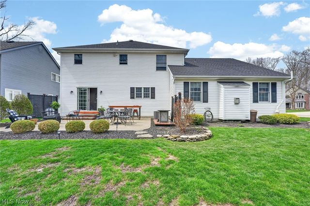 5503 Pheasants Walk Drive, North Olmsted, OH 44070