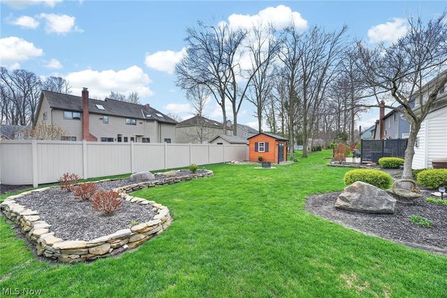 5503 Pheasants Walk Drive, North Olmsted, OH 44070