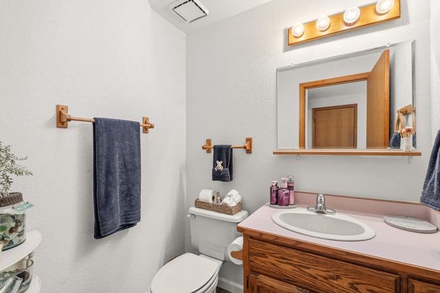 334 Village Lane, Grants Pass, OR 97527