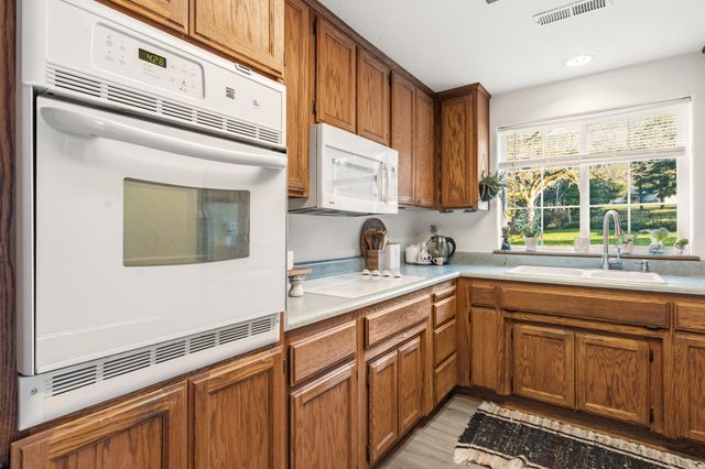 334 Village Lane, Grants Pass, OR 97527