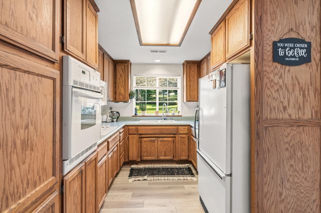 334 Village Lane, Grants Pass, OR 97527