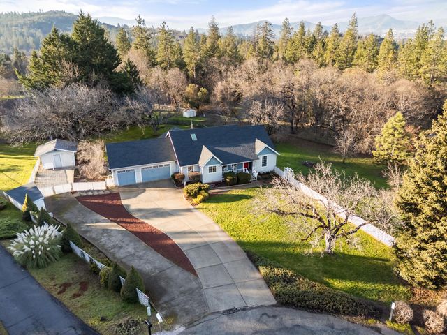 334 Village Lane, Grants Pass, OR 97527