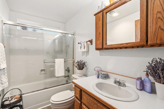 334 Village Lane, Grants Pass, OR 97527