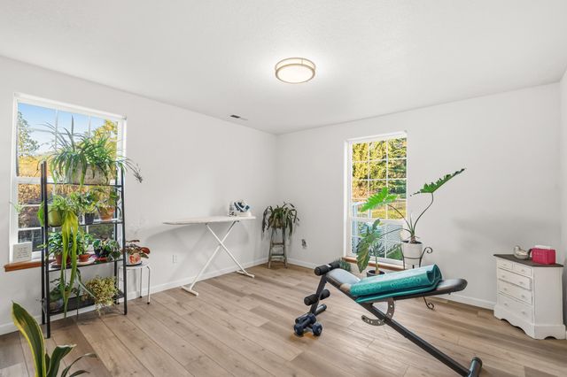 334 Village Lane, Grants Pass, OR 97527