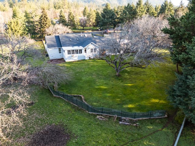 334 Village Lane, Grants Pass, OR 97527