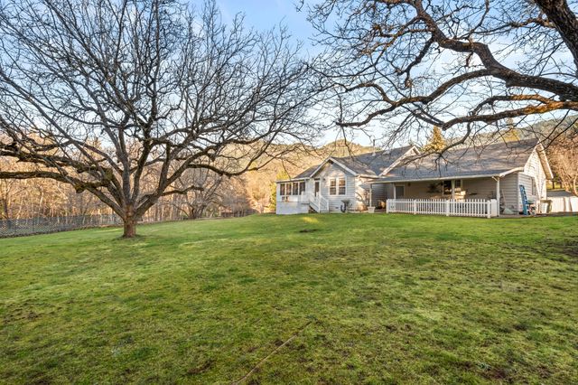 334 Village Lane, Grants Pass, OR 97527