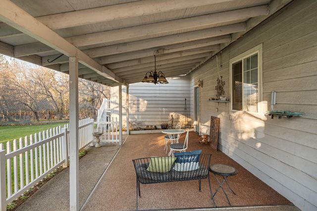 334 Village Lane, Grants Pass, OR 97527