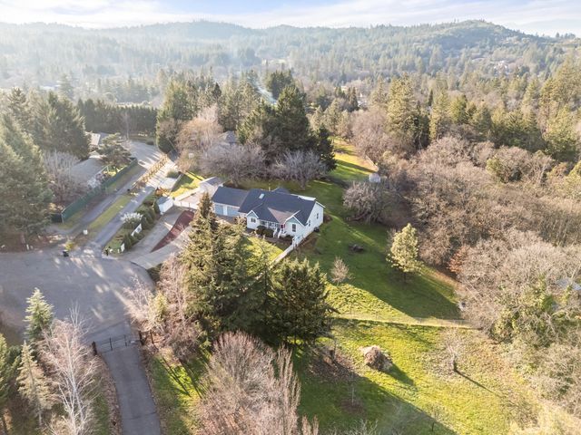 334 Village Lane, Grants Pass, OR 97527