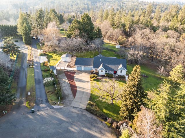 334 Village Lane, Grants Pass, OR 97527
