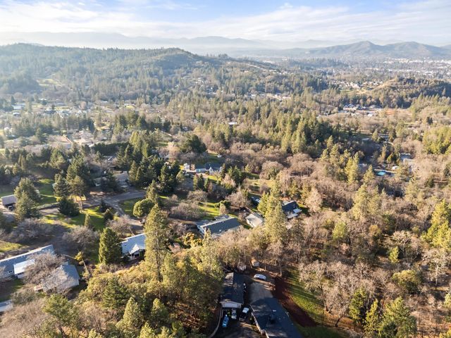 334 Village Lane, Grants Pass, OR 97527