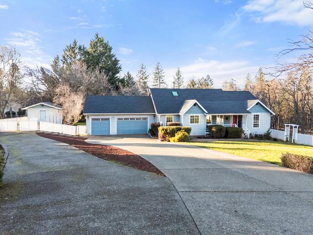 334 Village Lane, Grants Pass, OR 97527