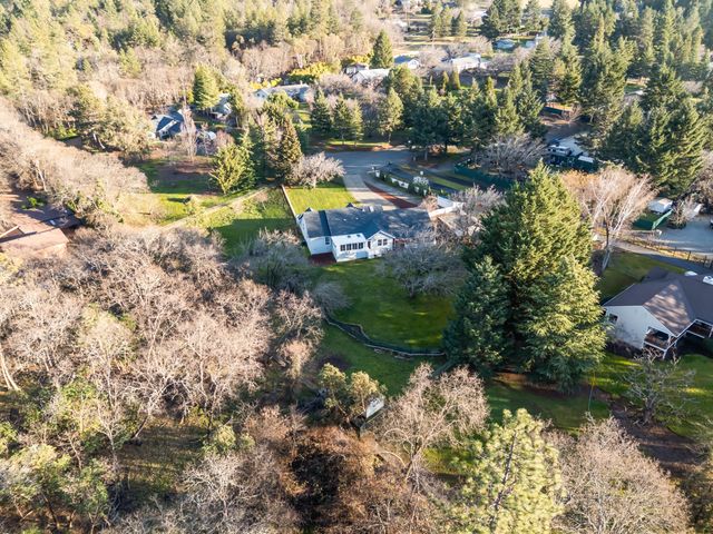334 Village Lane, Grants Pass, OR 97527