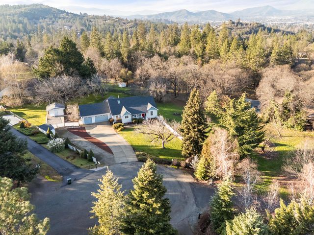 334 Village Lane, Grants Pass, OR 97527