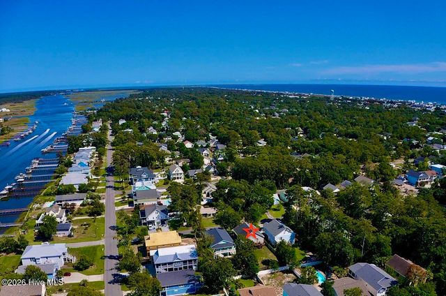 337 NE 41st Street, Oak Island, NC 28465